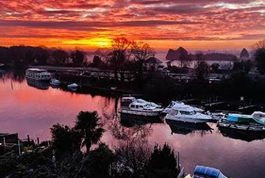The River Thames at sunset by Ivo Appelmans